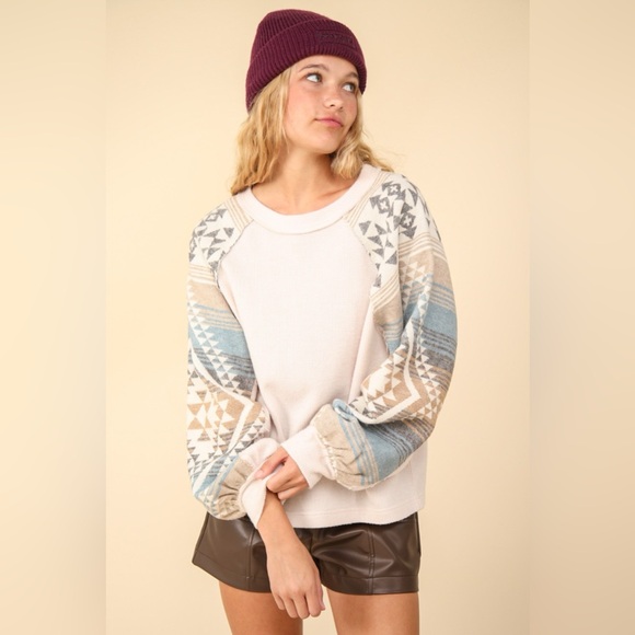 VERY J Printed Long Sleeve Round Neck Knit Top - Picture 4 of 5